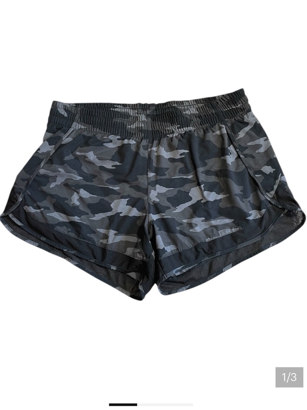 Y7- Athleta Large racer short Women’s Black & Gray Camo Athletic Shorts